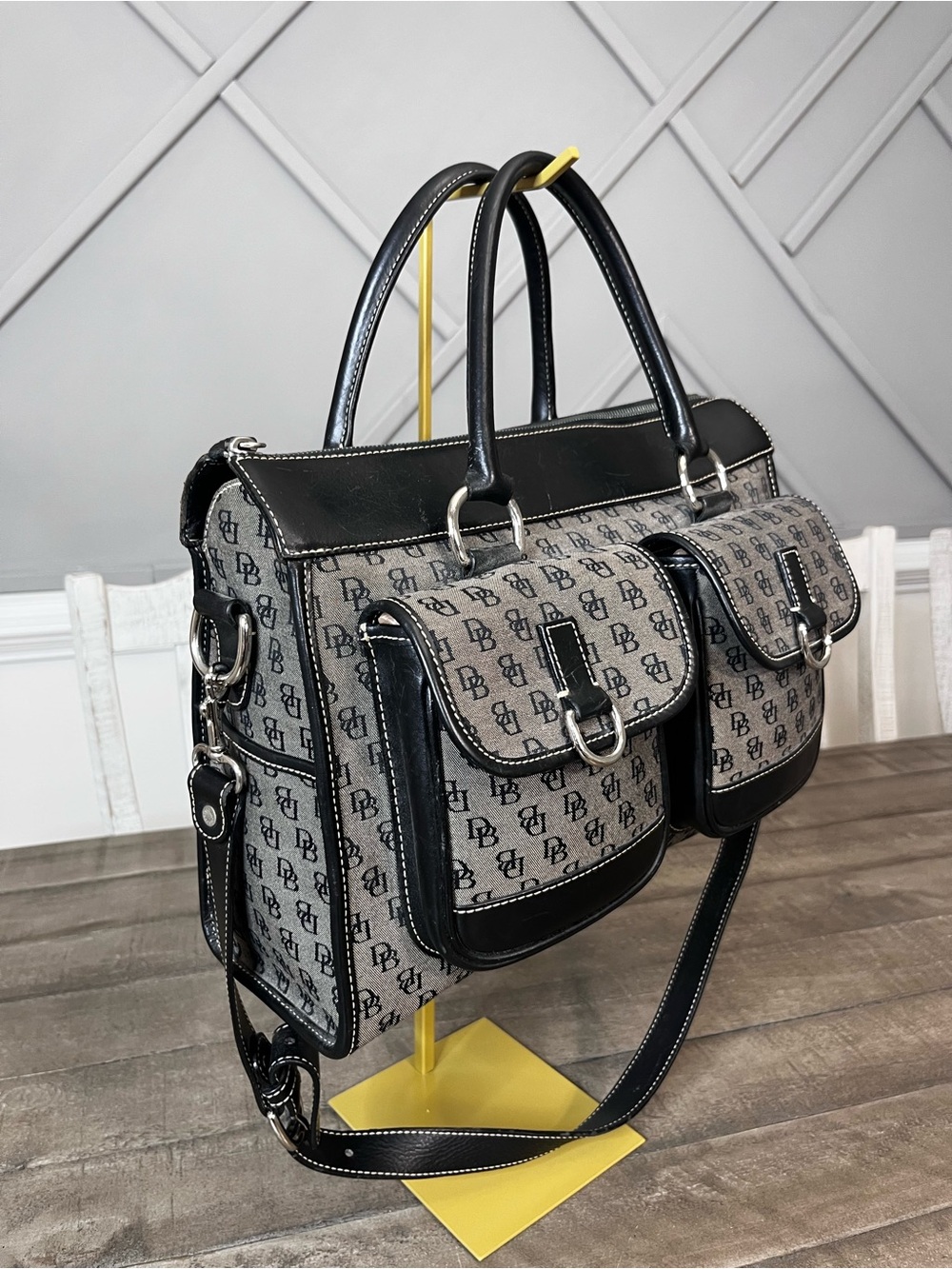 Dooney & Bourke DB Purse
Vintage Large Double
Pocket Tote Black Signature - Picture 4 of 12